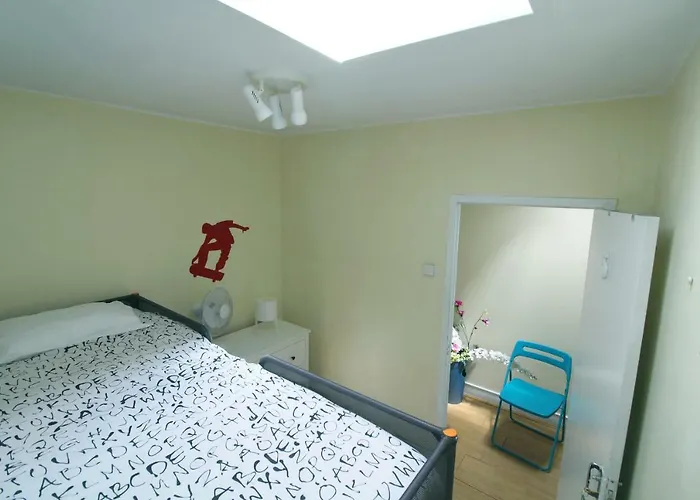 In Marechal Saldanha 3rd Floor 2*