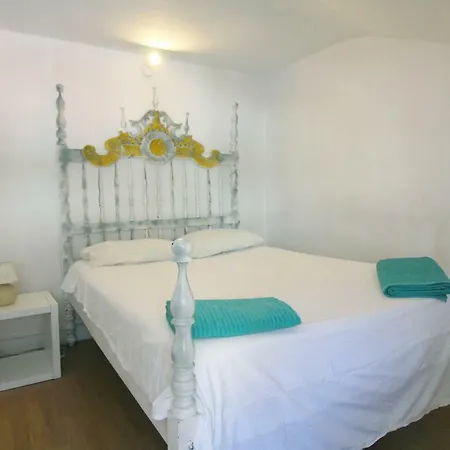 In Marechal Saldanha 3rd Floor